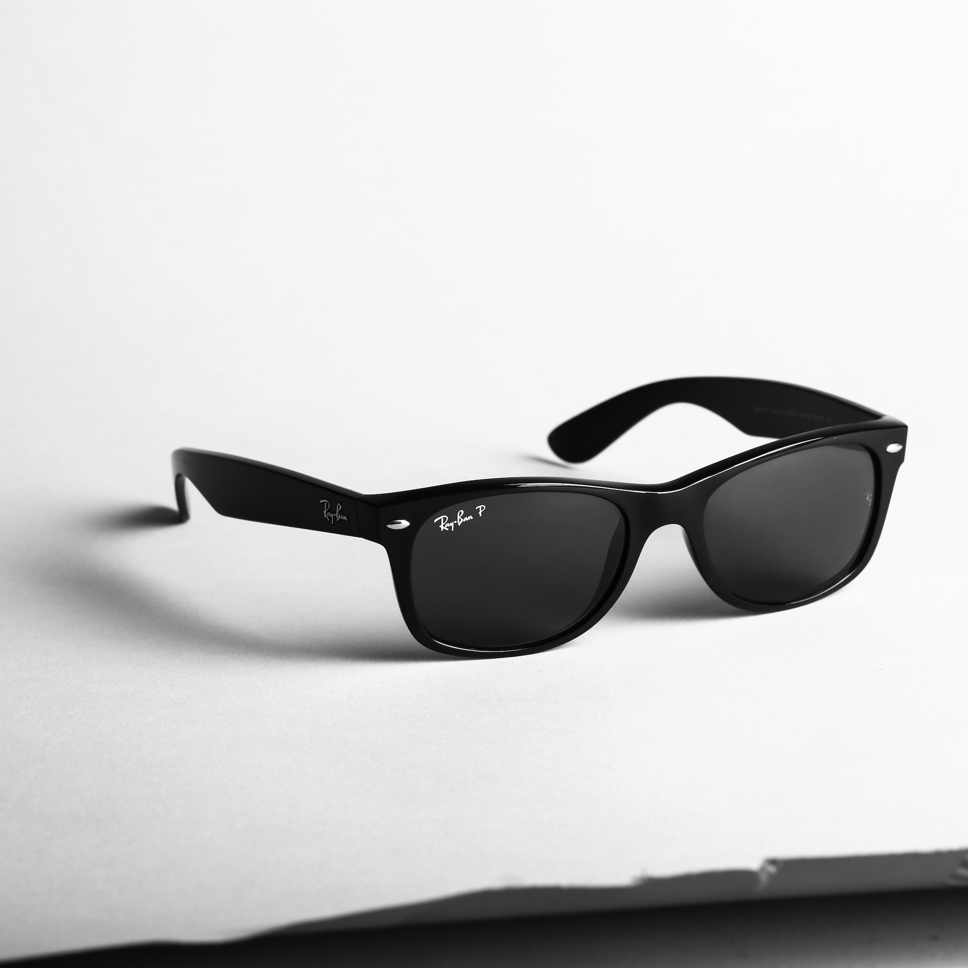 You are currently viewing “Choosing the Perfect Sunglasses for Your Face Shape”